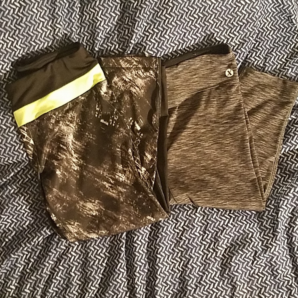 2 pairs of medium workout leggings